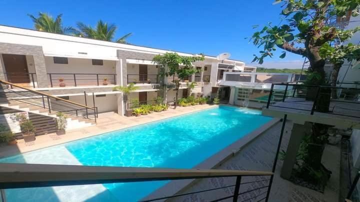 Miami Heat Beach Resort Morong  Bagian luar foto