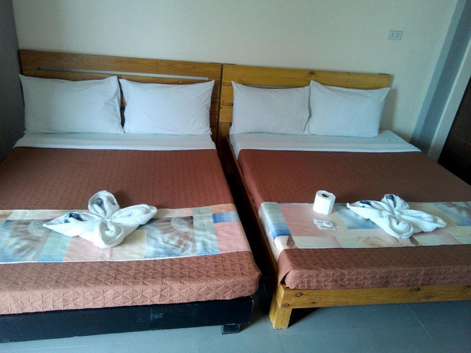 Miami Heat Beach Resort Morong  Bagian luar foto